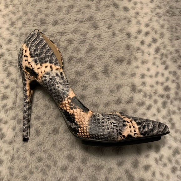 New grey & peach snakeskin pump stiletto heals. - Picture 6 of 8